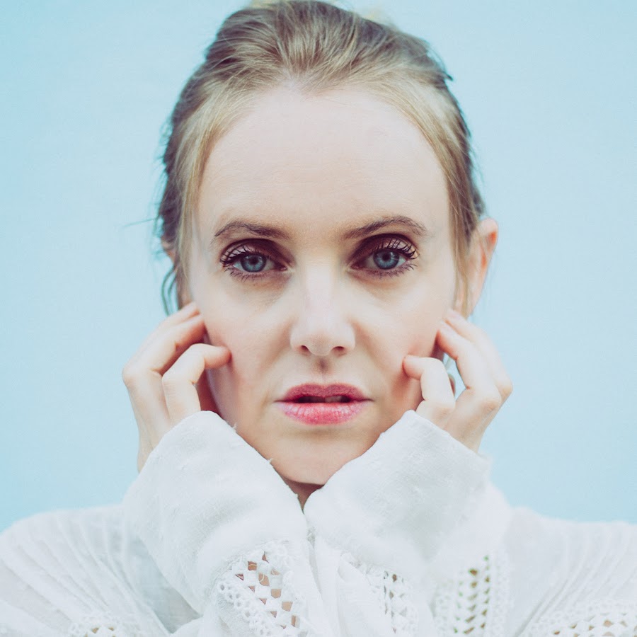 Maud Bettina-Marie - YouTube - 900 x 900 jpeg 189kB