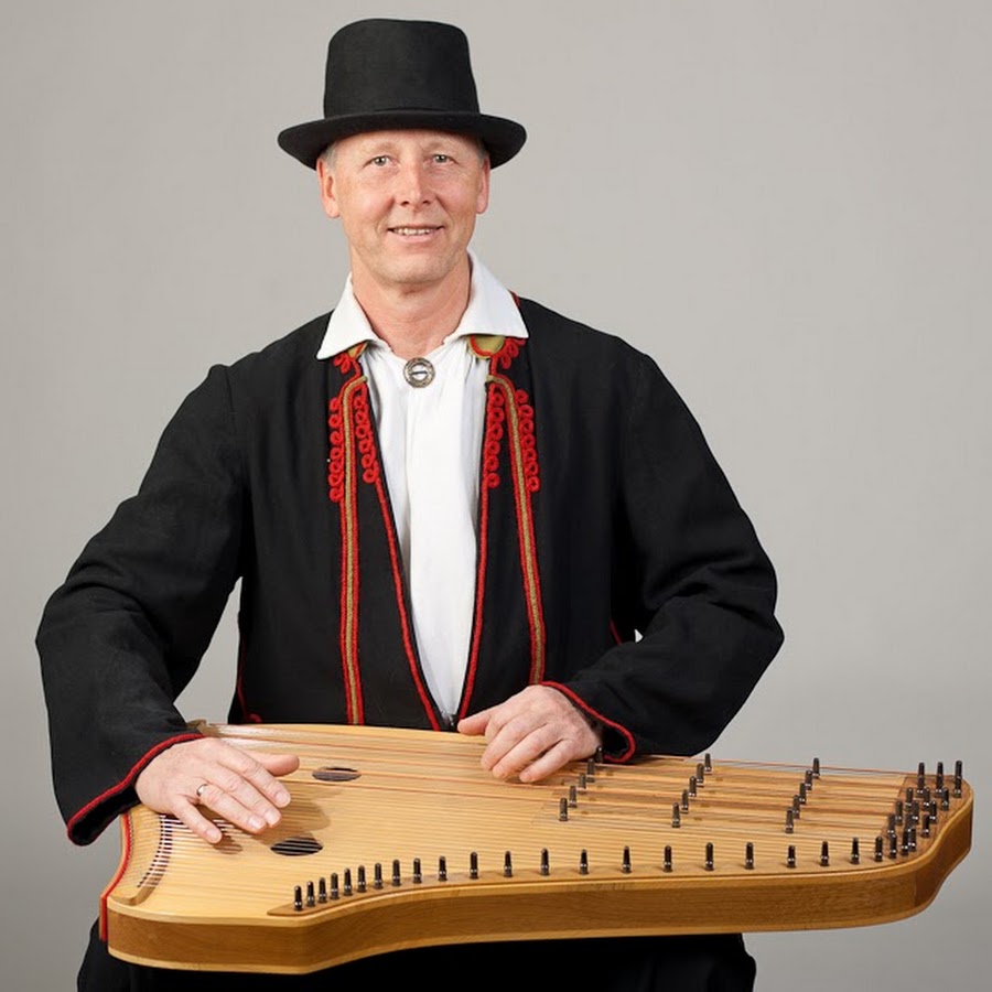 Каннель музыкальный инструмент. Эстонский народный инструмент каннель. Национальный музыкальный инструмент эстонцев. Эстонские народные инструменты.