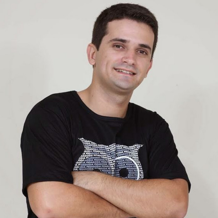Vinicius Tutoriais Net Worth & Earnings (2026)