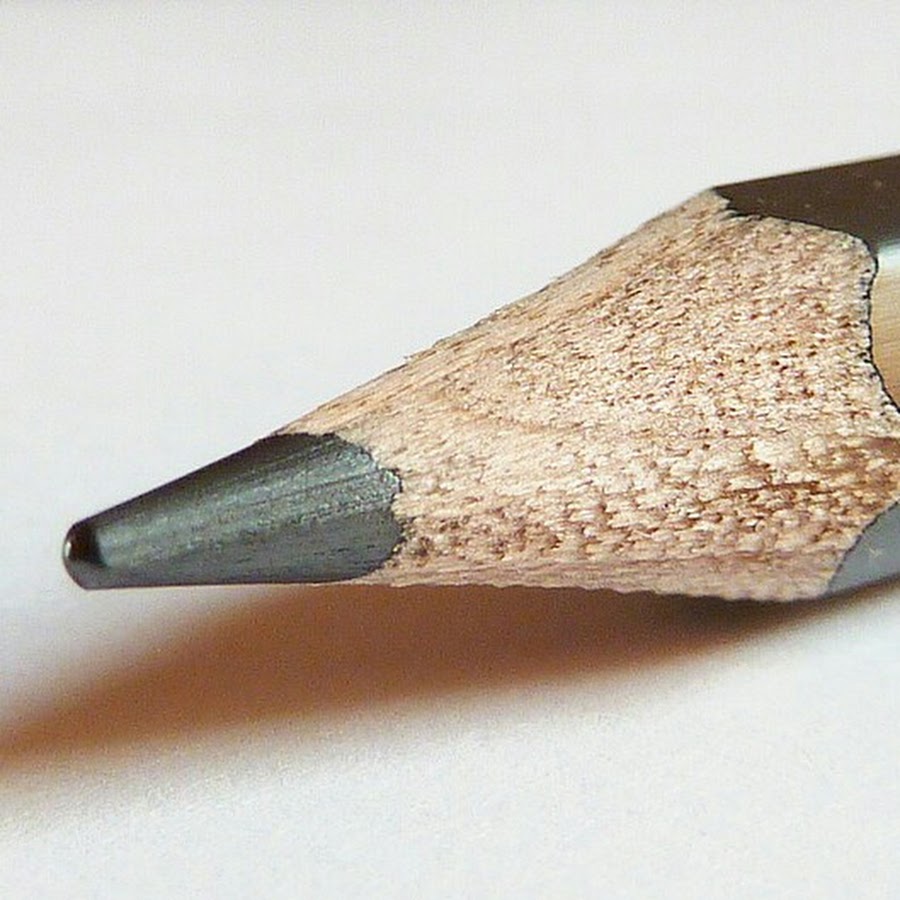 первые графитовые карандаши. пишущий стержень карандаша. пишущий стержень карандаша. карандаш с цветным стержнем. гравировка на карандашах.