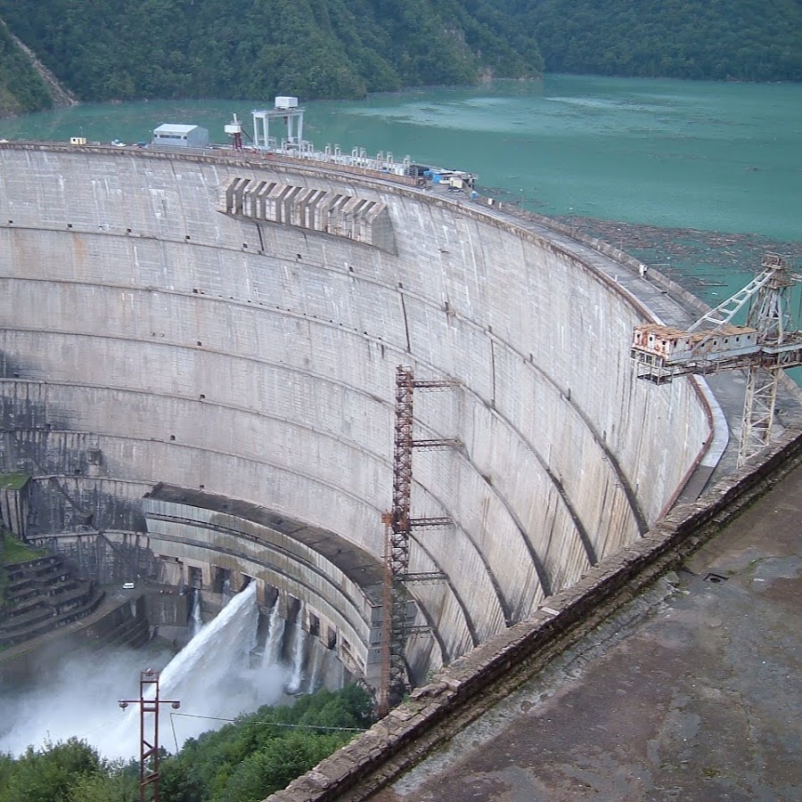 Чем дамба отличается от платины. Ингури ГЭС. Водохранилище Ингури ГЭС. Ингури ГЭС Абхазия. Дамба Ингури в Грузии.