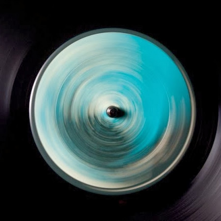 Виниловая пластинка крутится без фона. Like a spinning record. Железная маленькая пластинка. Musica di strada перемотать плёнку обложка. Пит бёрнс.