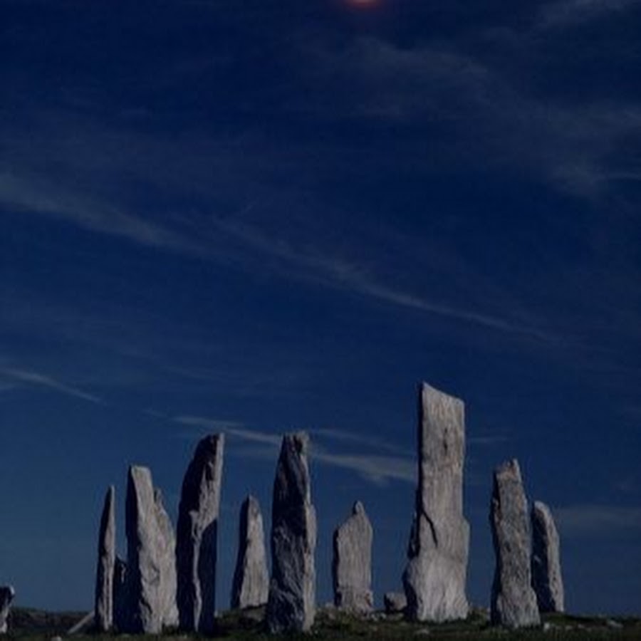 Standing stones. Шотландия Стоунхендж. Калланиш Шотландия. Менгиры Калланиша, Шотландия. Стоунхендж ночевка.