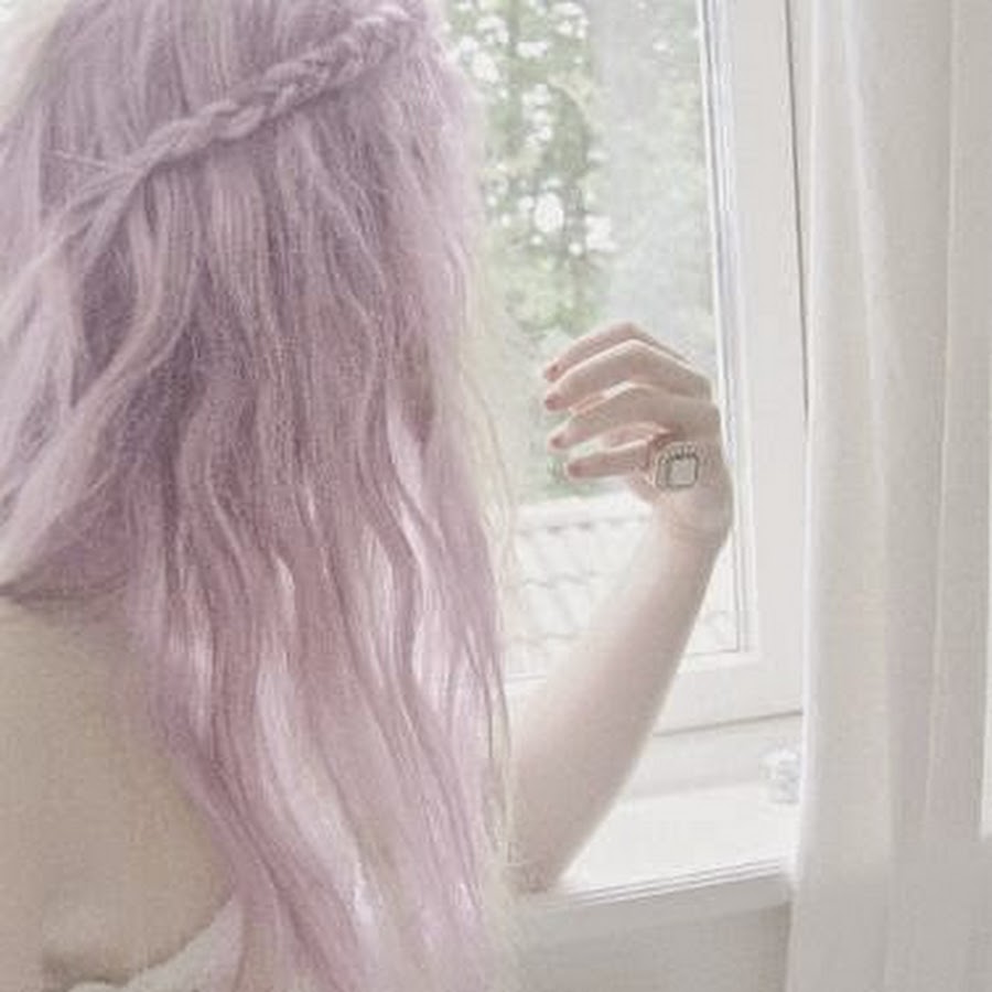 Pale into. Эстетичная улыбка. Блондинка эстетика. Настя жидкова глаза. Pale into.