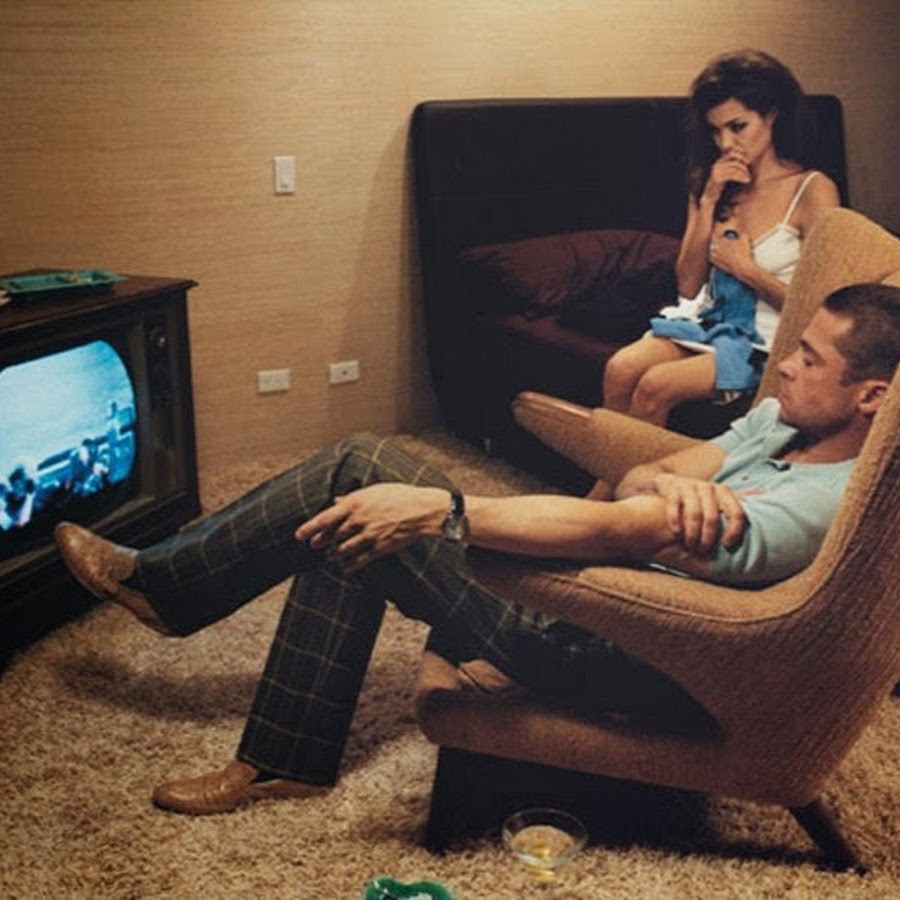 Парочка занимается сексом у телевизора
