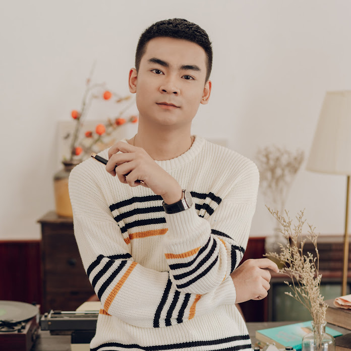 Quang Cuốn Net Worth & Earnings (2025)