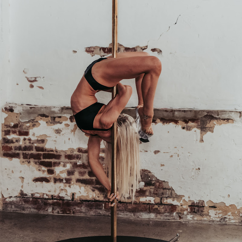 Amy | The Pole Dance Coach