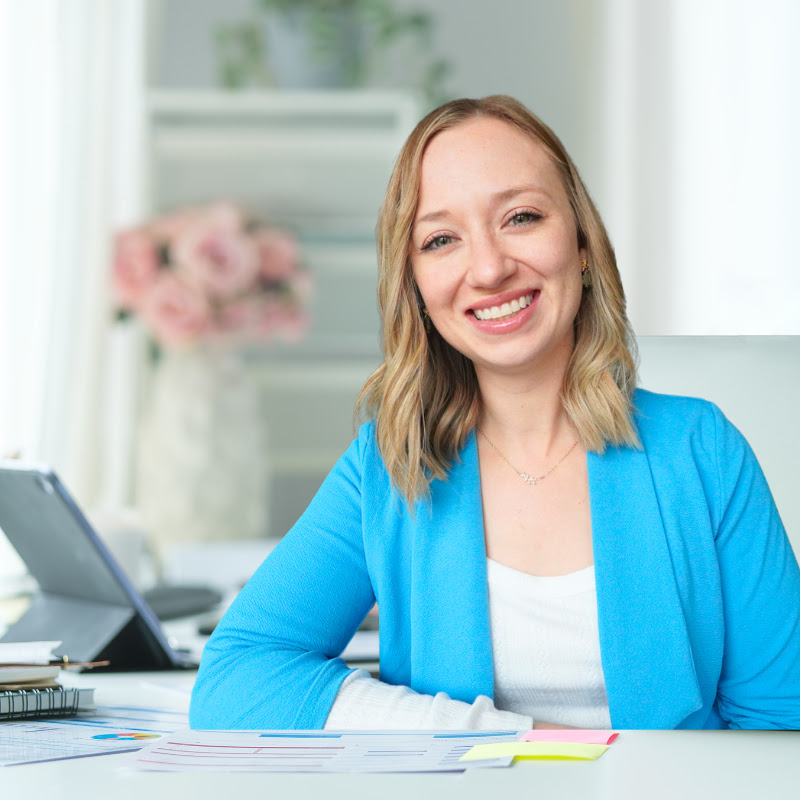 Kayla Fahey-Ahrndt | Get Organized at Work Podcast Logo