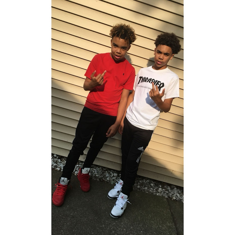 Derrick & Derrion icon