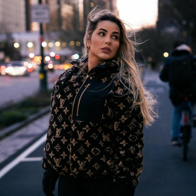 Deolane Bezerra