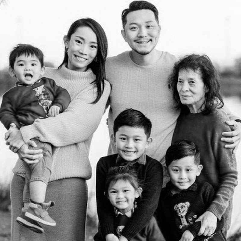 施家加四個 Logo