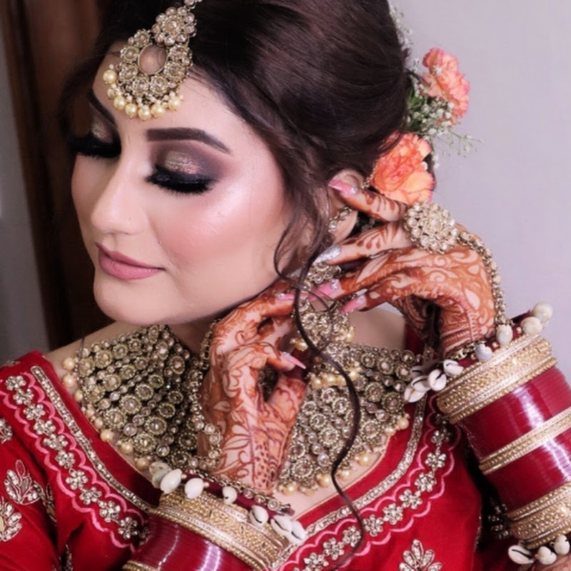 Sara Khan