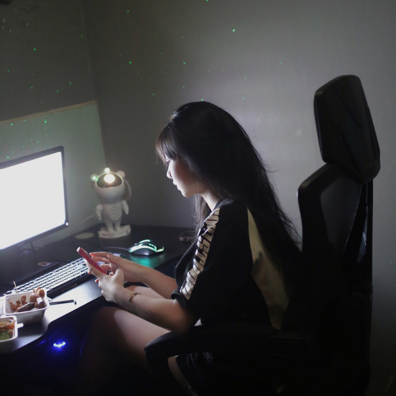 Hiền Ngân official