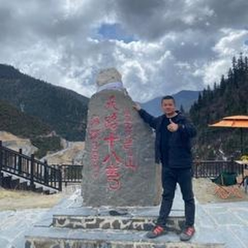 瘦子流浪地球 Logo