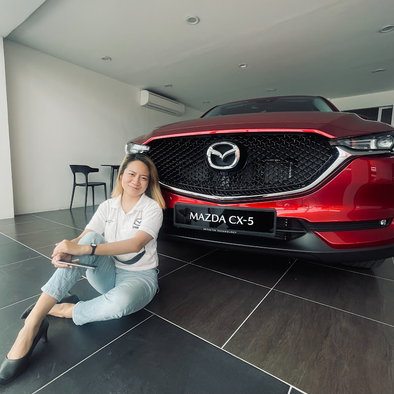 Evelinne Mazda 