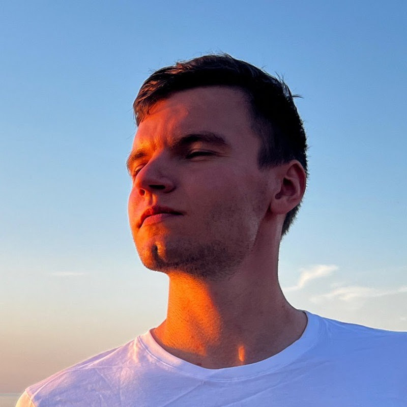 Vadim Novoselov Logo