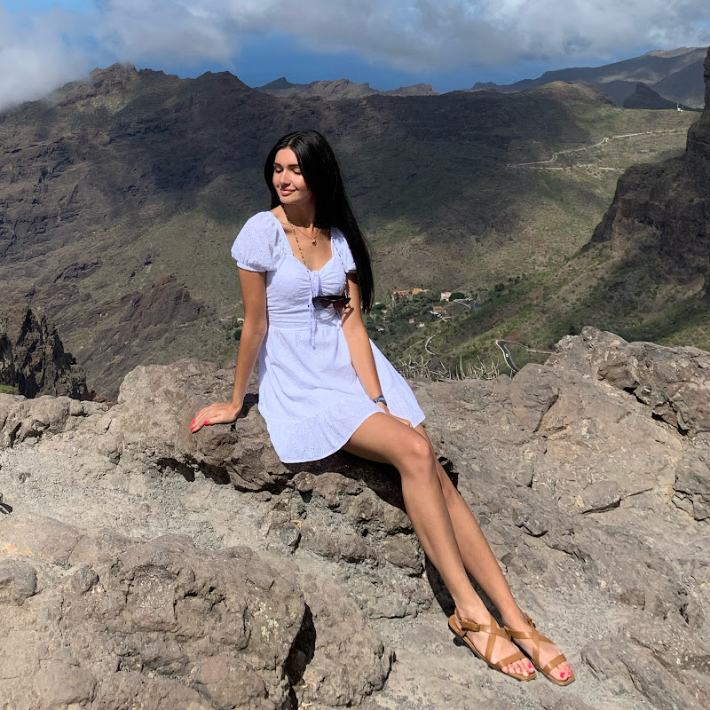 AlinaV Travels