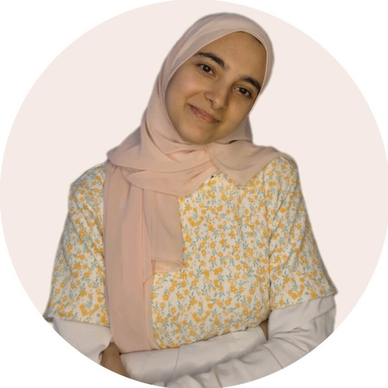 فنانة الورق shorts