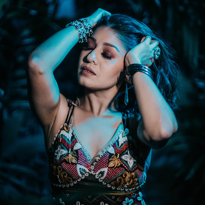 Sunidhi Chauhan - Topic