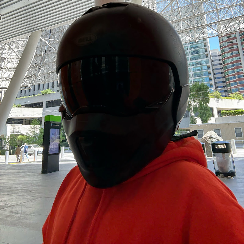 Hire Troyho da boi — Tech & Science YouTube creator for sponsorships