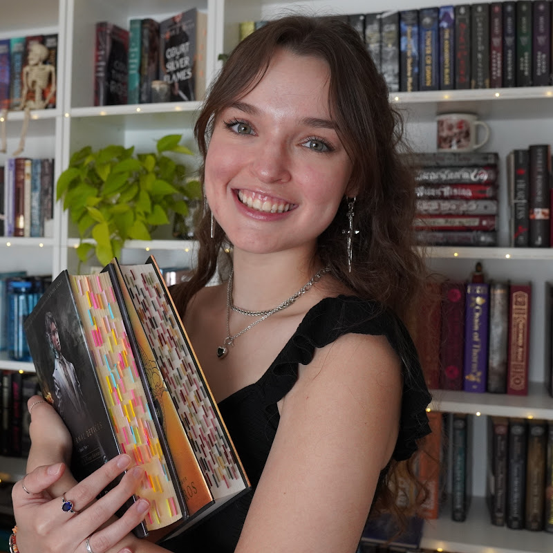 katie is reading Logo