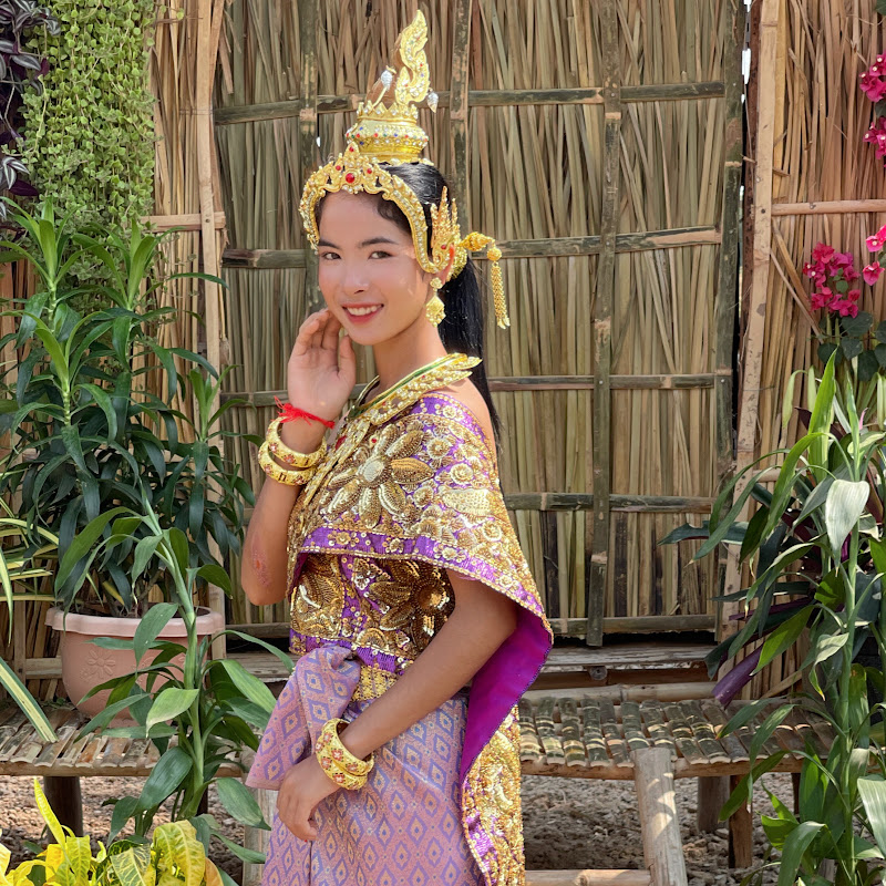 ស្រីតាក្រុមកូនខ្មែរ