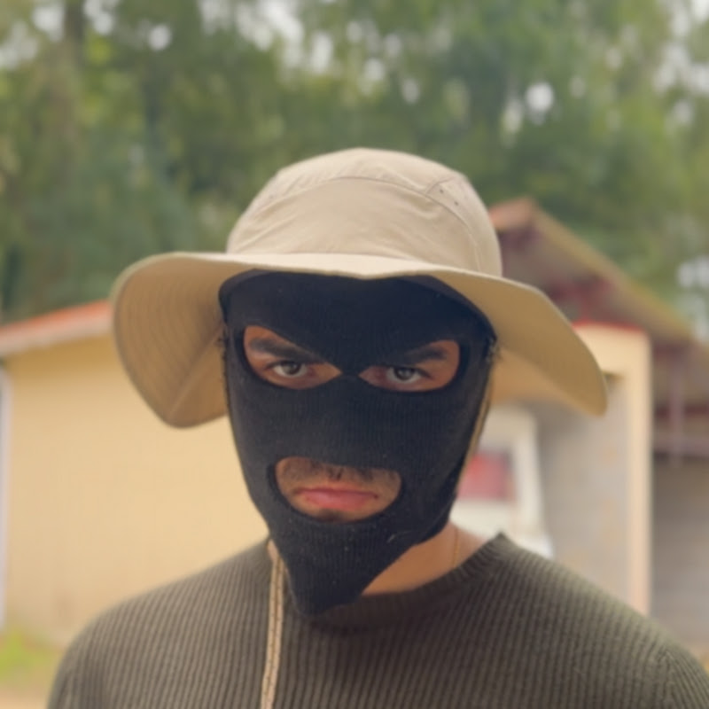 LA CAGOULE