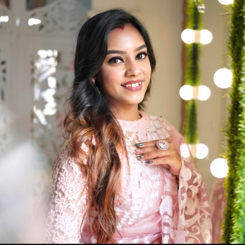 Makeup Artist Riya Dey 