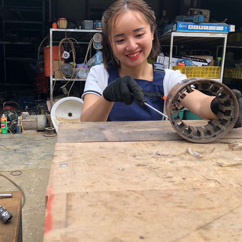 Electrician Girl Logo