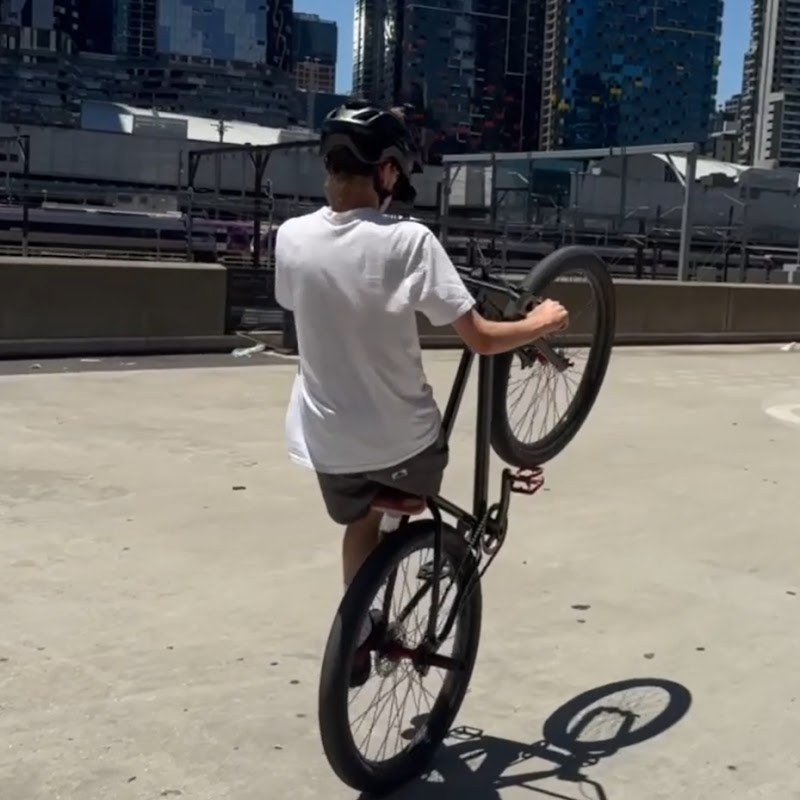 Hire mbl.dustin — Health & Fitness YouTube creator for sponsorships