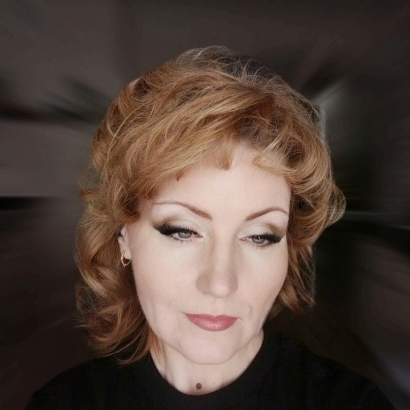 Бесконечно захватывающий быт Logo