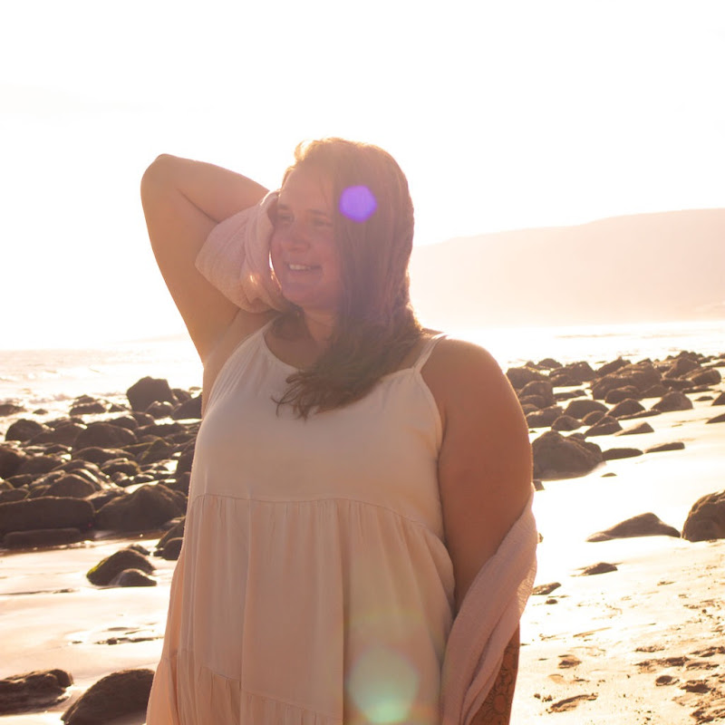 Dr. Annie | Digital Nomad Therapist 
