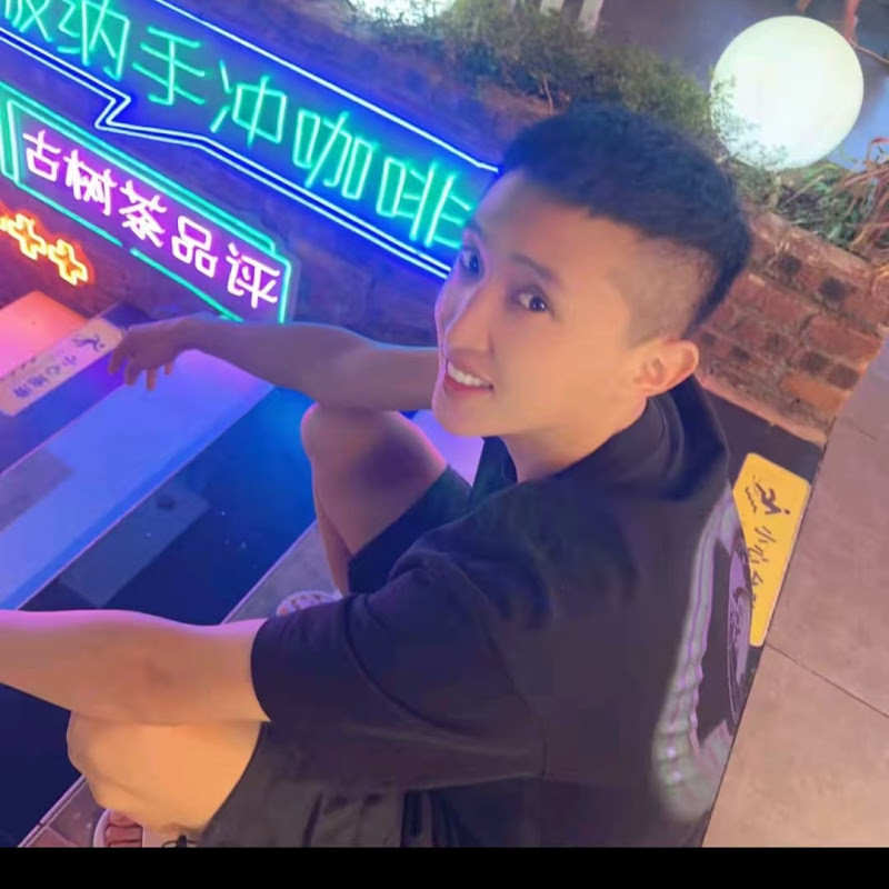 成旭有点黑 Logo