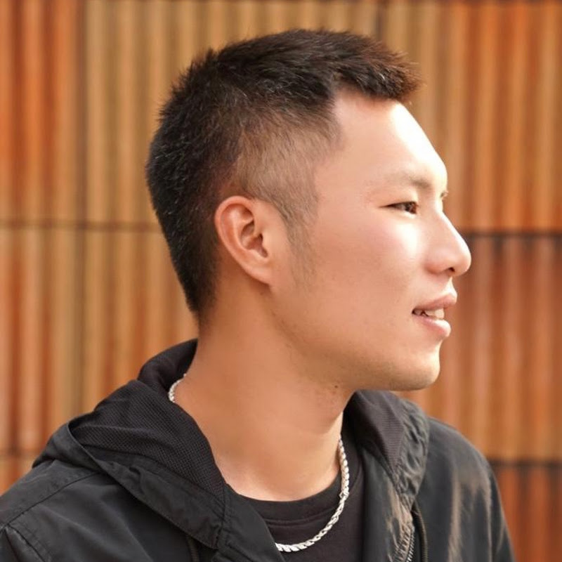 啊岳啪啪走 RENATO Logo