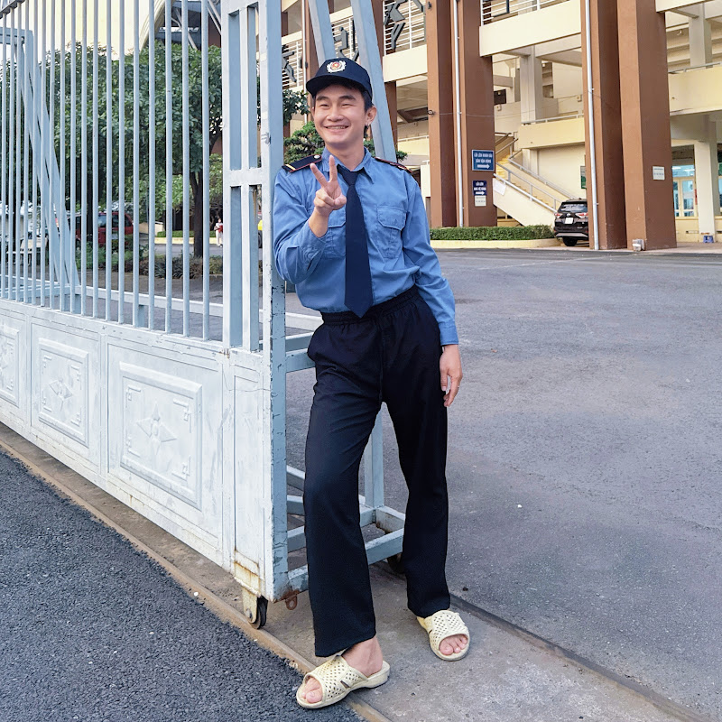 Chú Bảo Vệ Tên Đức