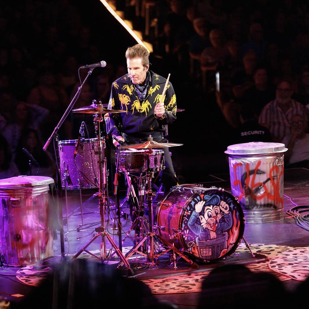 Stray Cats - YouTube