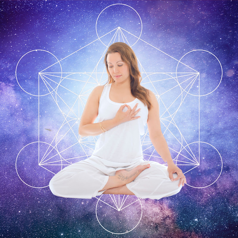 Julia Elena Official