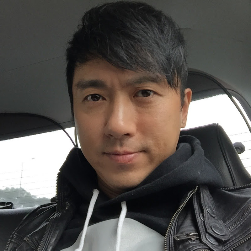 子博在英國 Logo