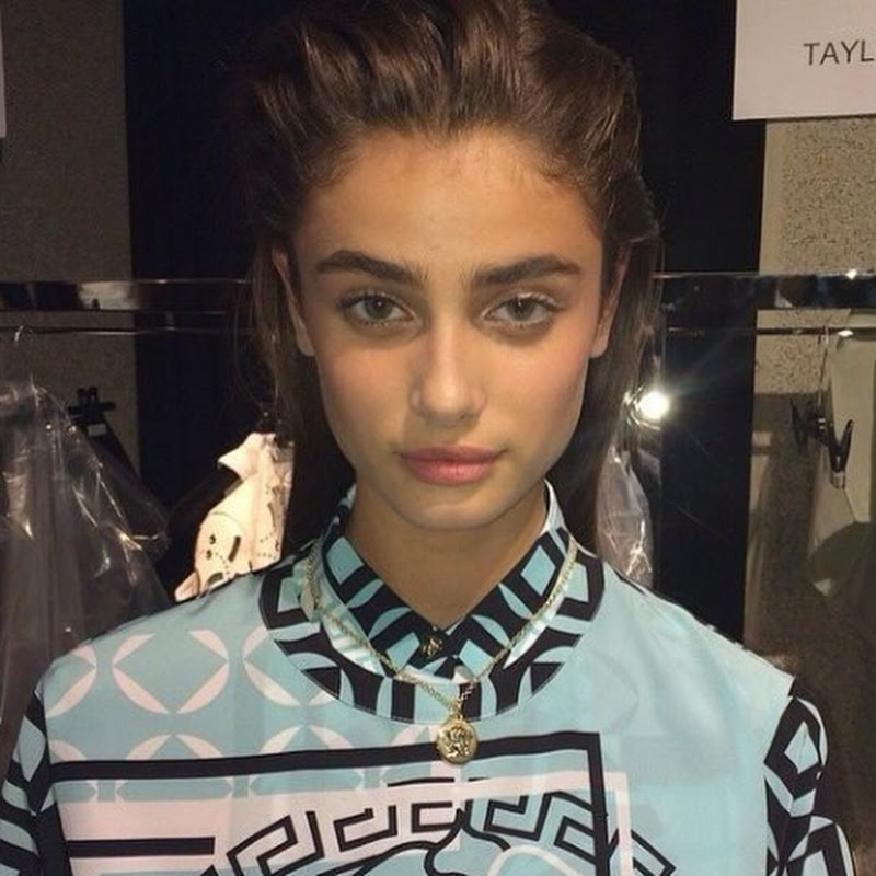 Bro really said she's on your right 😭