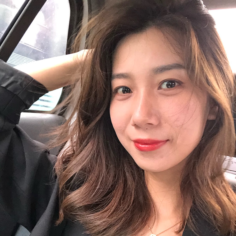 查理不朗妮 Logo