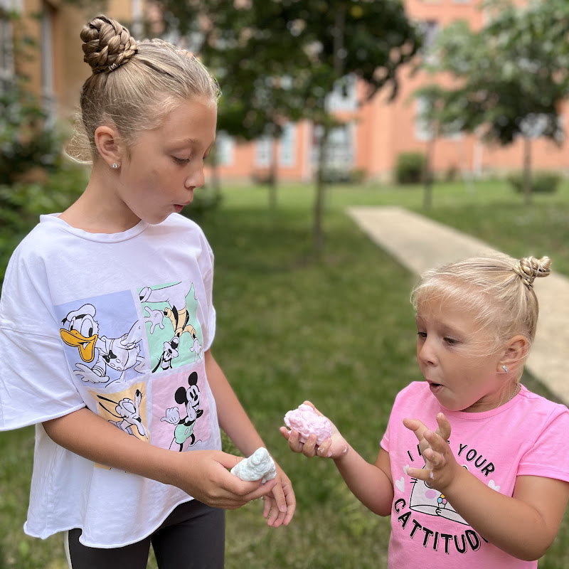 Y_E_S  (Yulka & Eva sisters)