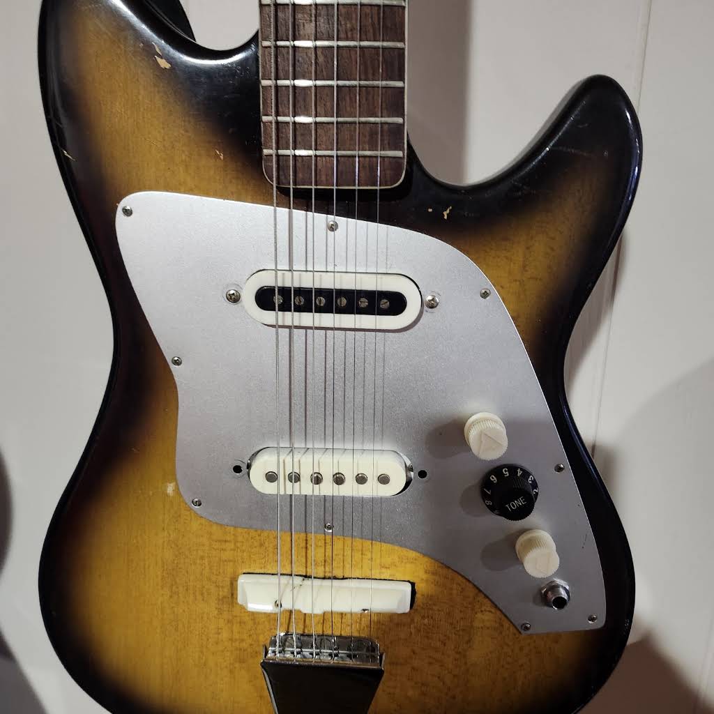 ビザールギター(Kent/サンバースト) Check out this weird old thing — a 1960s Kent Polaris II No. 545