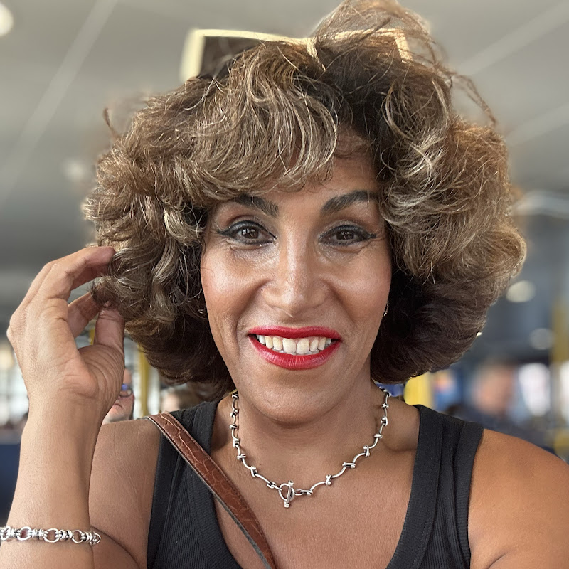 Tanaz Mehraban        تناز مهربان