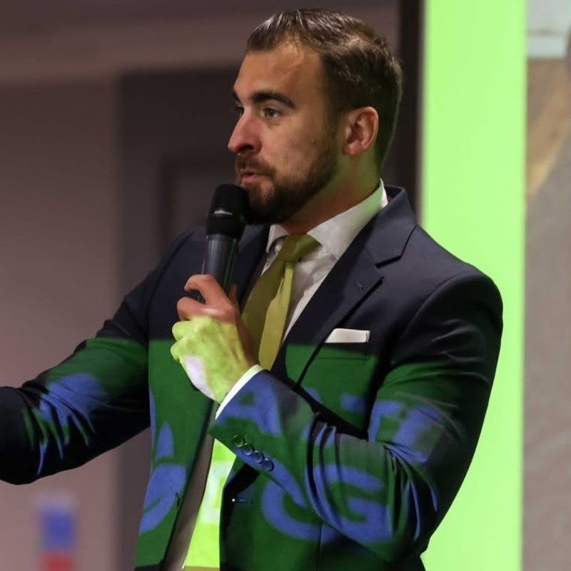 Sam - The Independent Nutritionist (Dog & Cat)