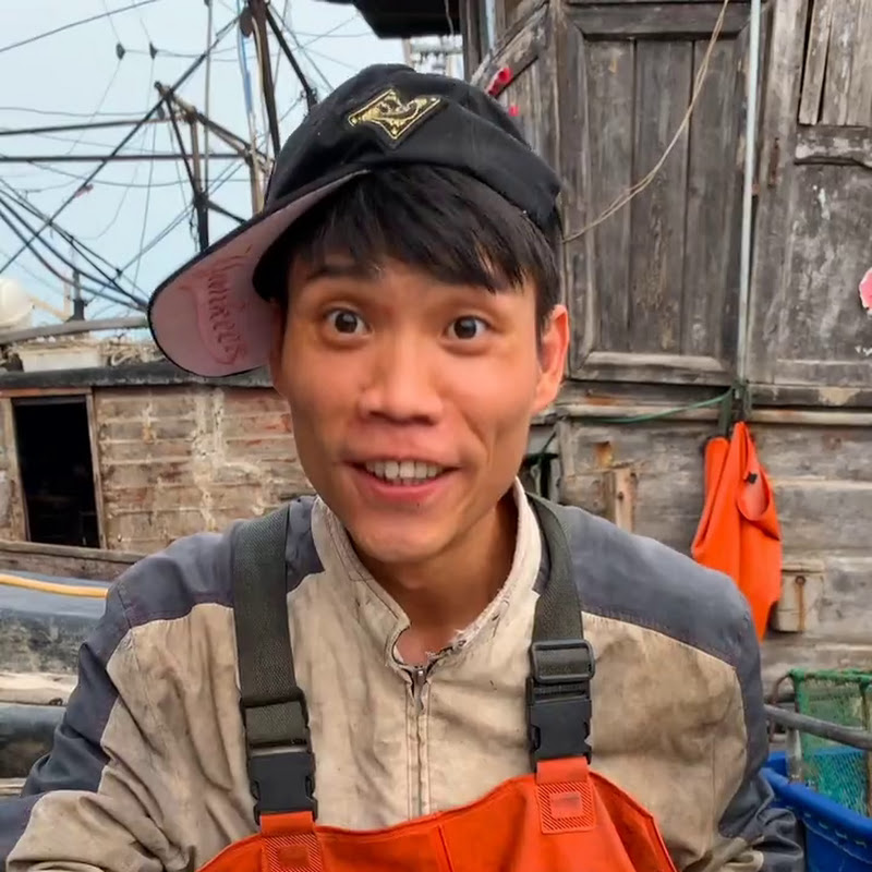 Super Mukbang YouTubeチャンネル画像