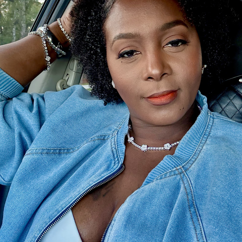Queen Val Livin