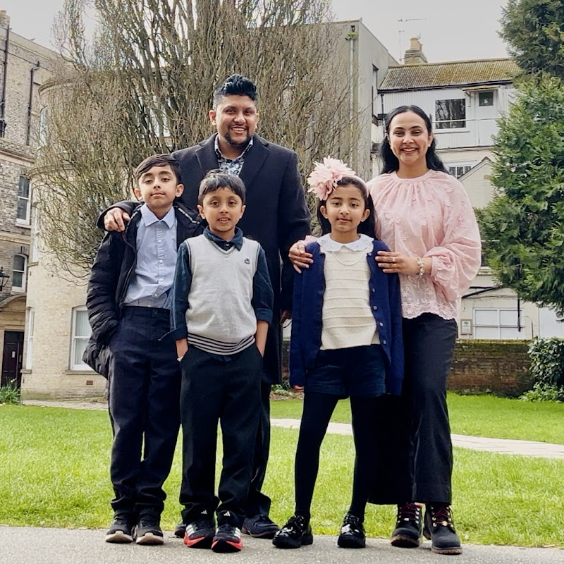 Wasthu & Menika Family