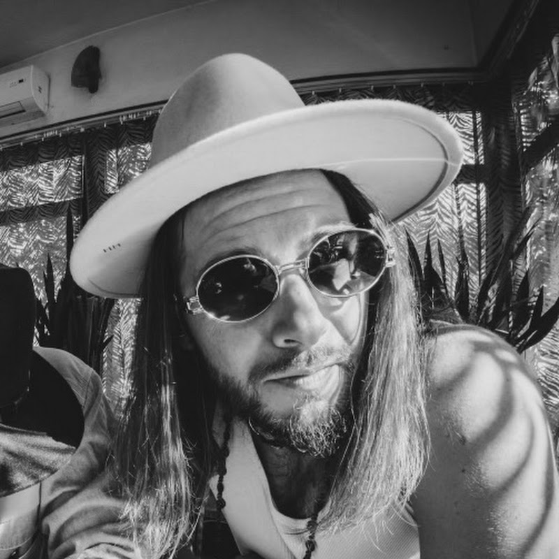 Jarecki // Official