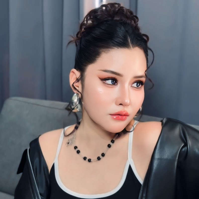 ยุ่งยิ่ง กนกนันทน์ Channel