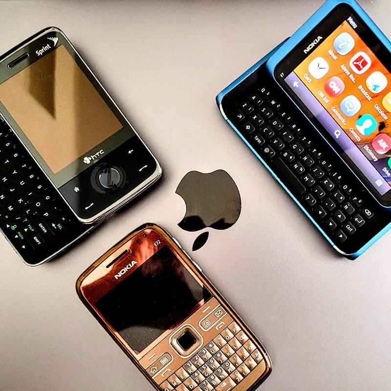 Retro Tech & Finance Hub